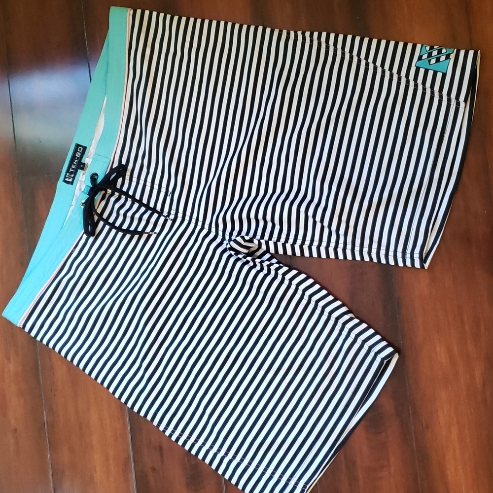 COPY - NWT striped board short / 11